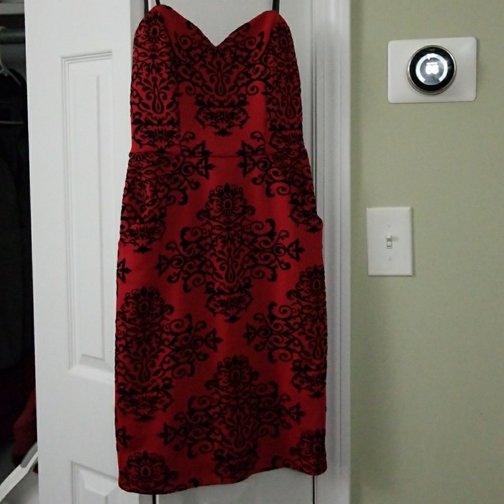 Gorgeous strapless dress with pockets size 7/8